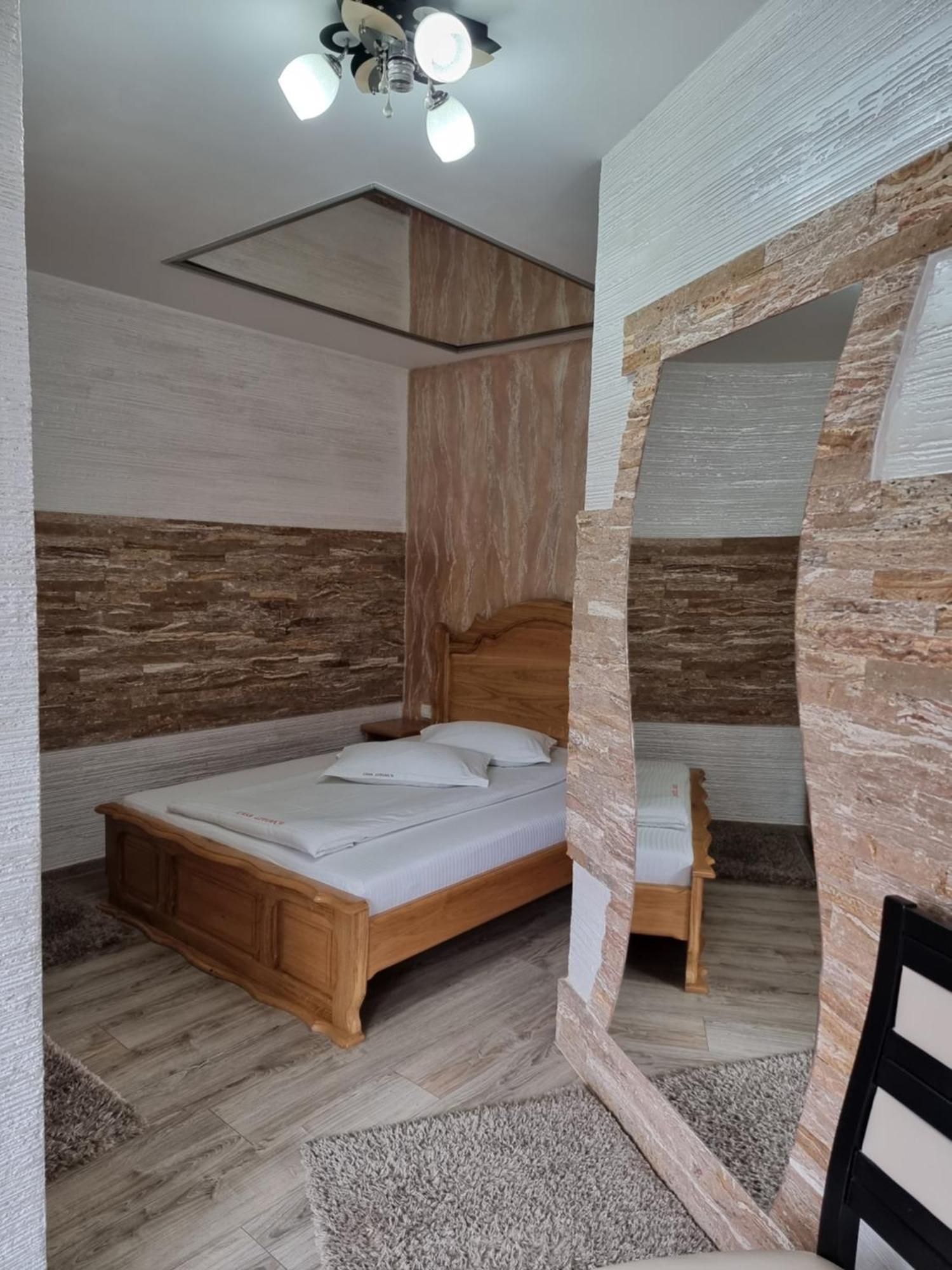 Casa Lipianu Hotel Târgu Jiu Room photo